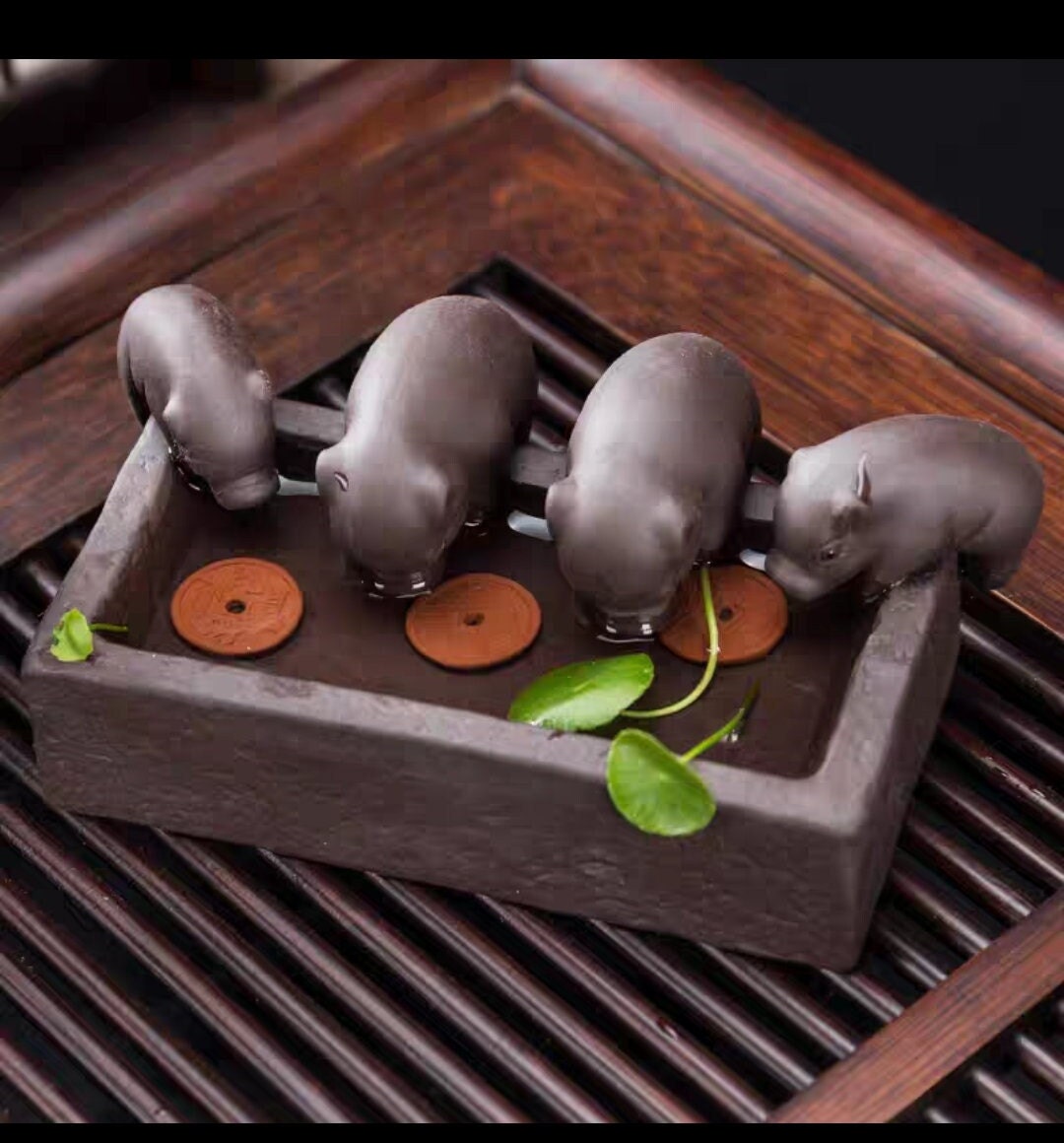 Purple clay cute piglets drinking water tea pet/ZiSha YiXing tea accessory