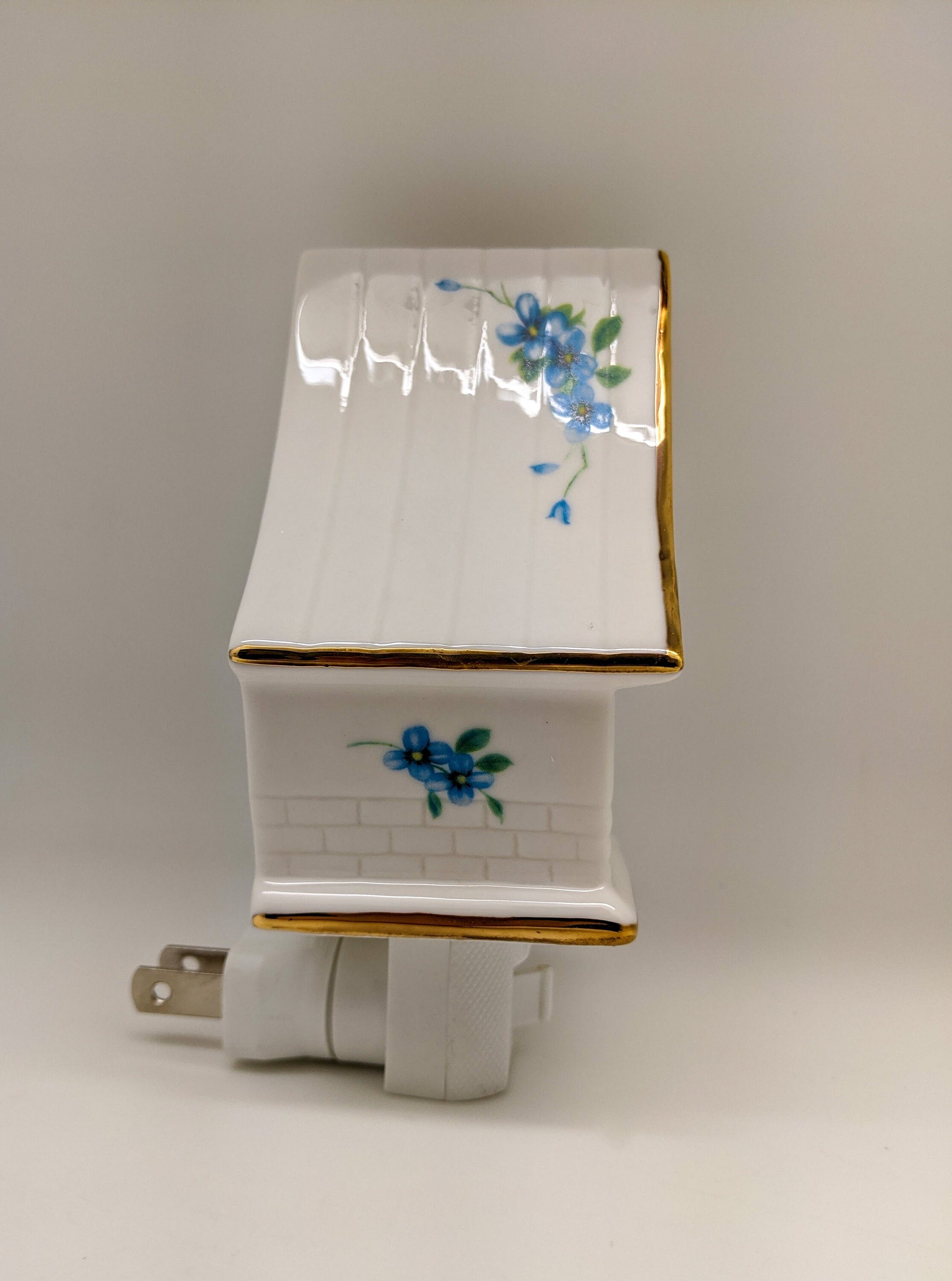 Baby Birds Birdhouse Nightlight