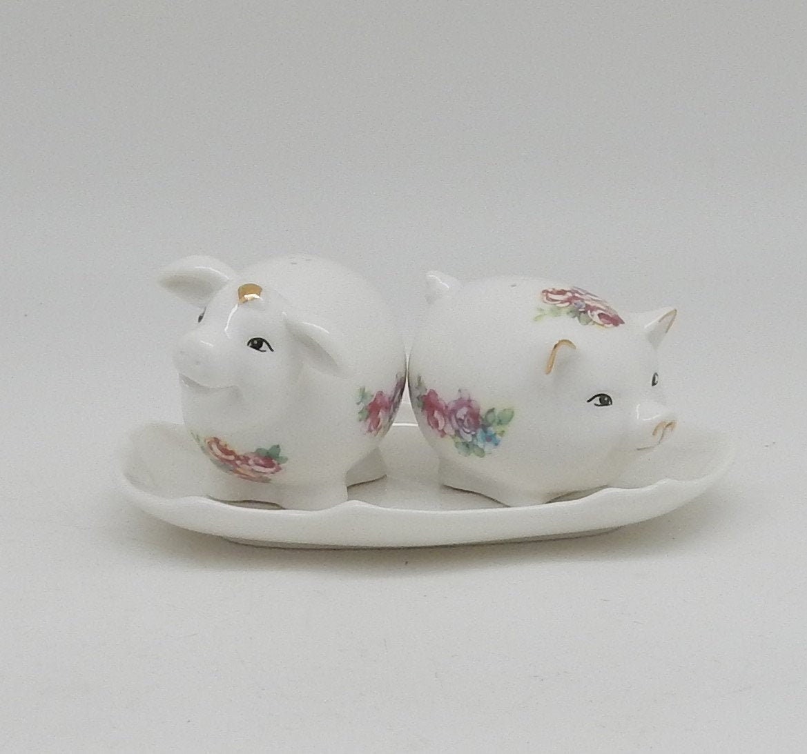 Cute Piggies Salt and Pepper Shakers