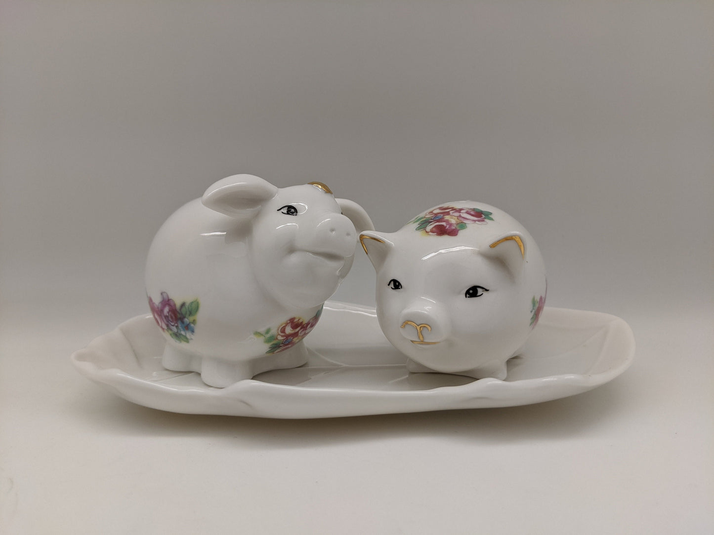 Cute Piggies Salt and Pepper Shakers