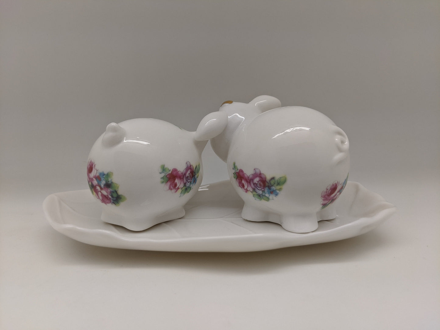 Cute Piggies Salt and Pepper Shakers