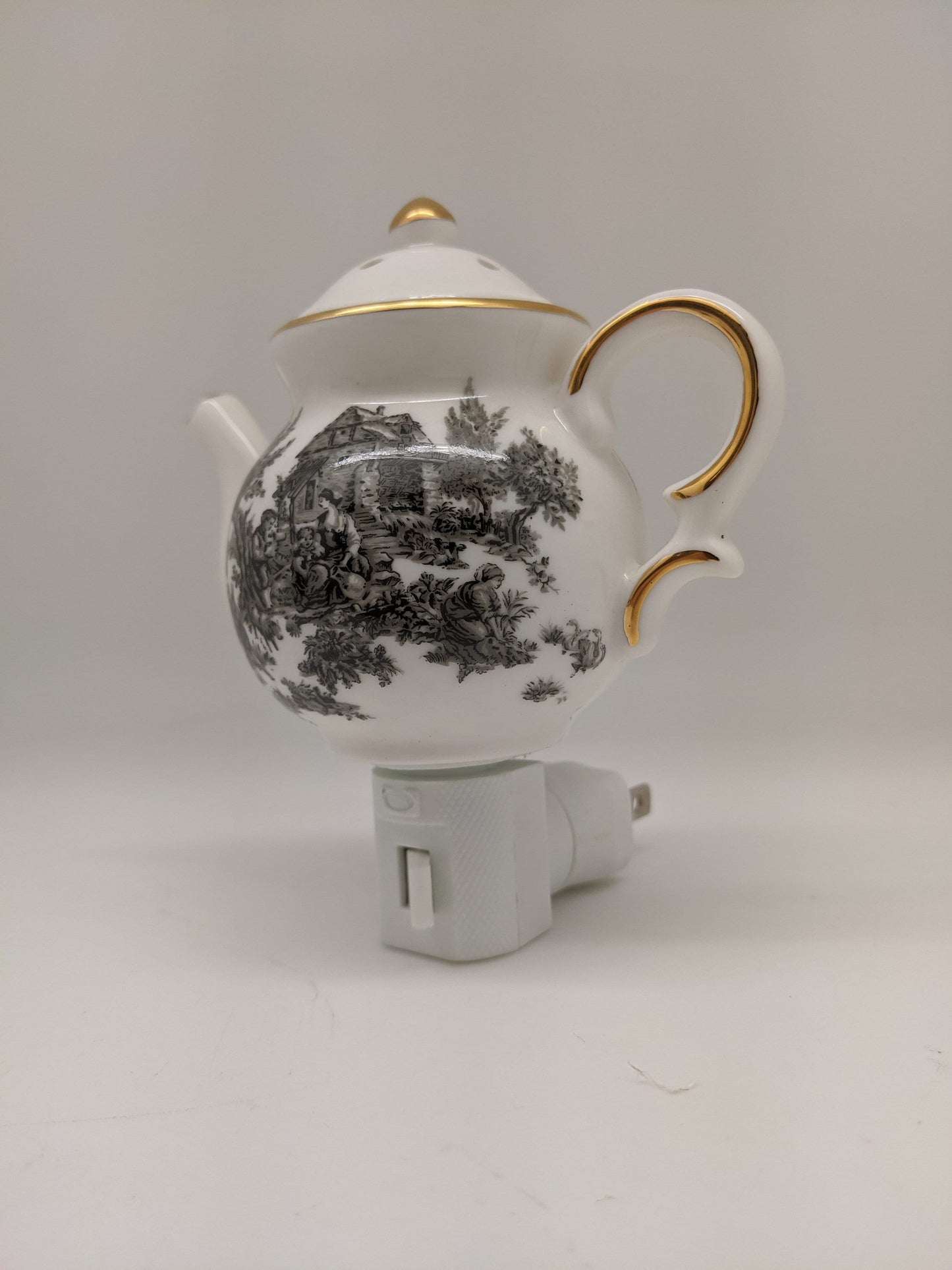 English Toile Teapot Nightlight (Maroon/Blue/Black)