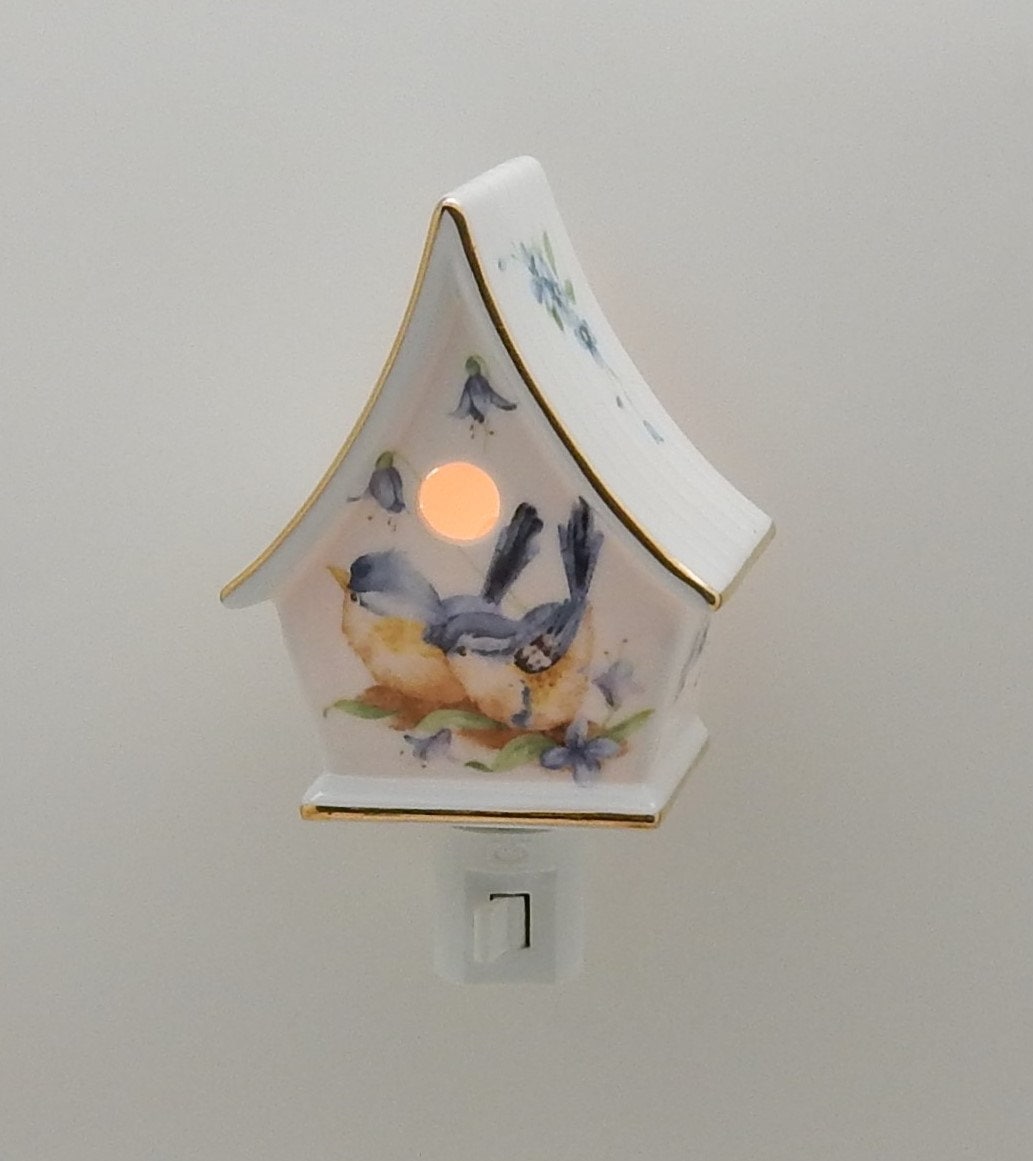 Baby Birds Birdhouse Nightlight