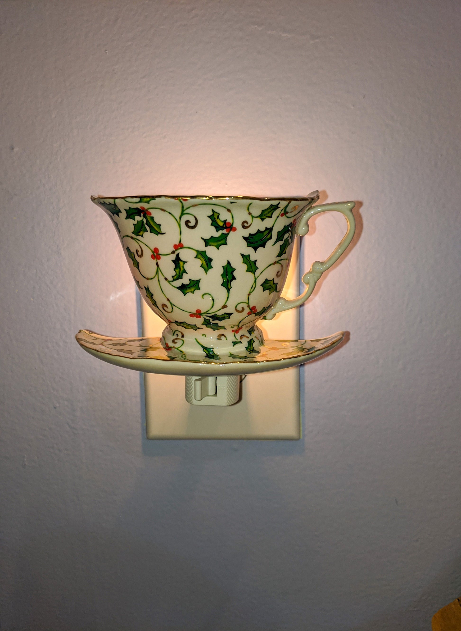 Holly Berry Teacup/teapot Night Light