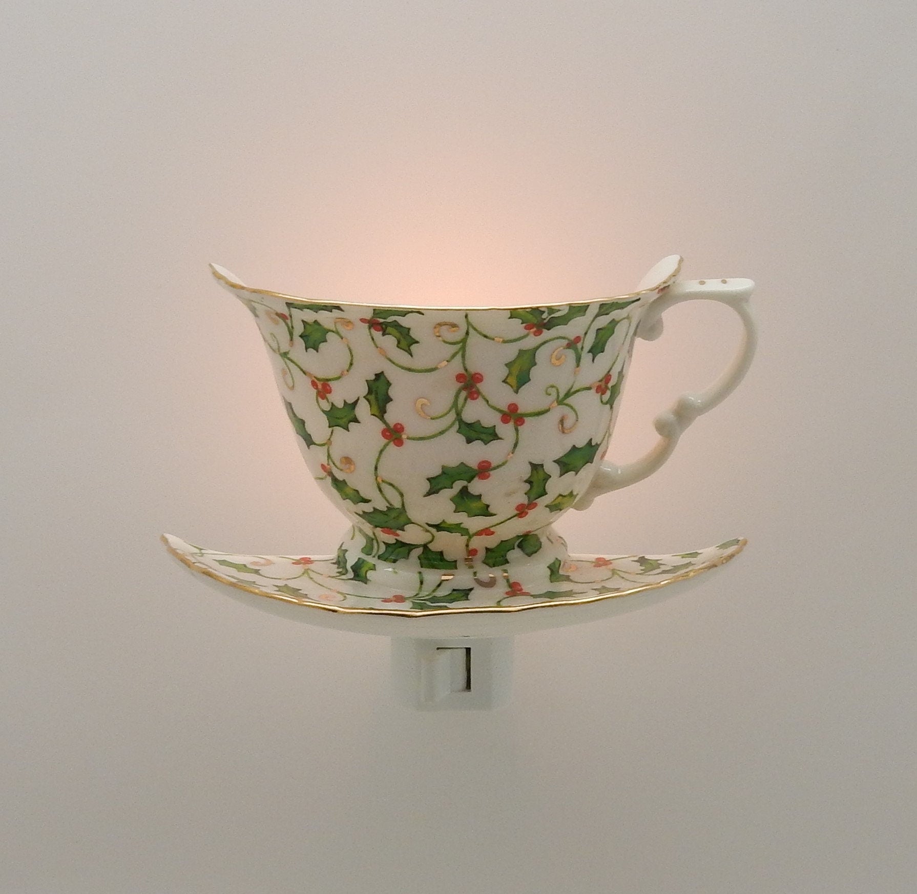 Holly Berry Teacup/teapot Night Light