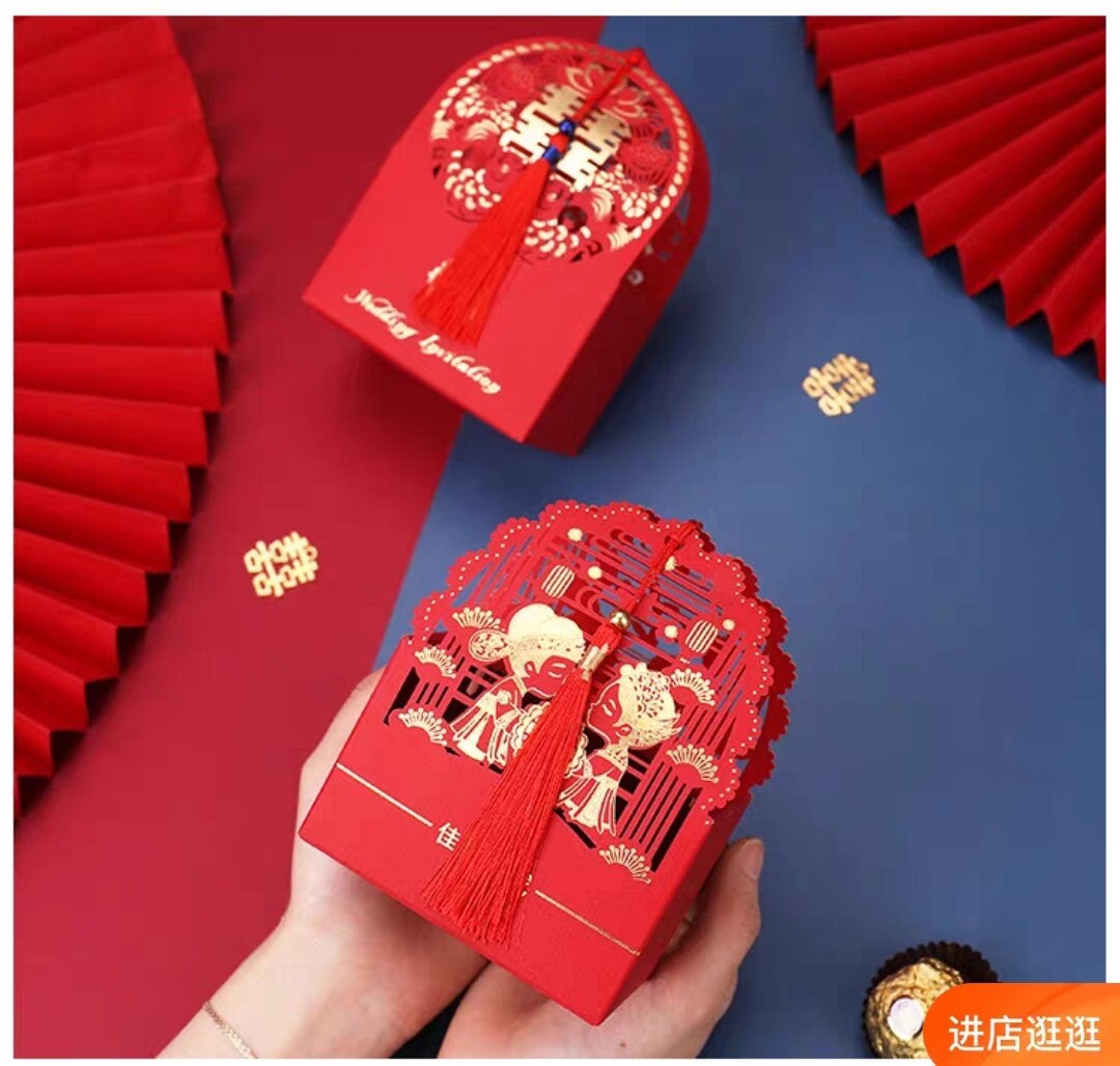 Traditional Cartoon Bride And Groom Wedding Favor Boxes With Tassel 10pcs/S/L Size